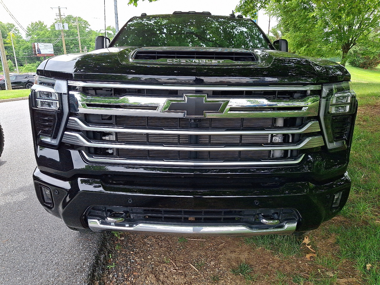 Used 2025 Chevrolet Silverado 2500 High Country w/ High Country Premium Package AWD/4WD image 2