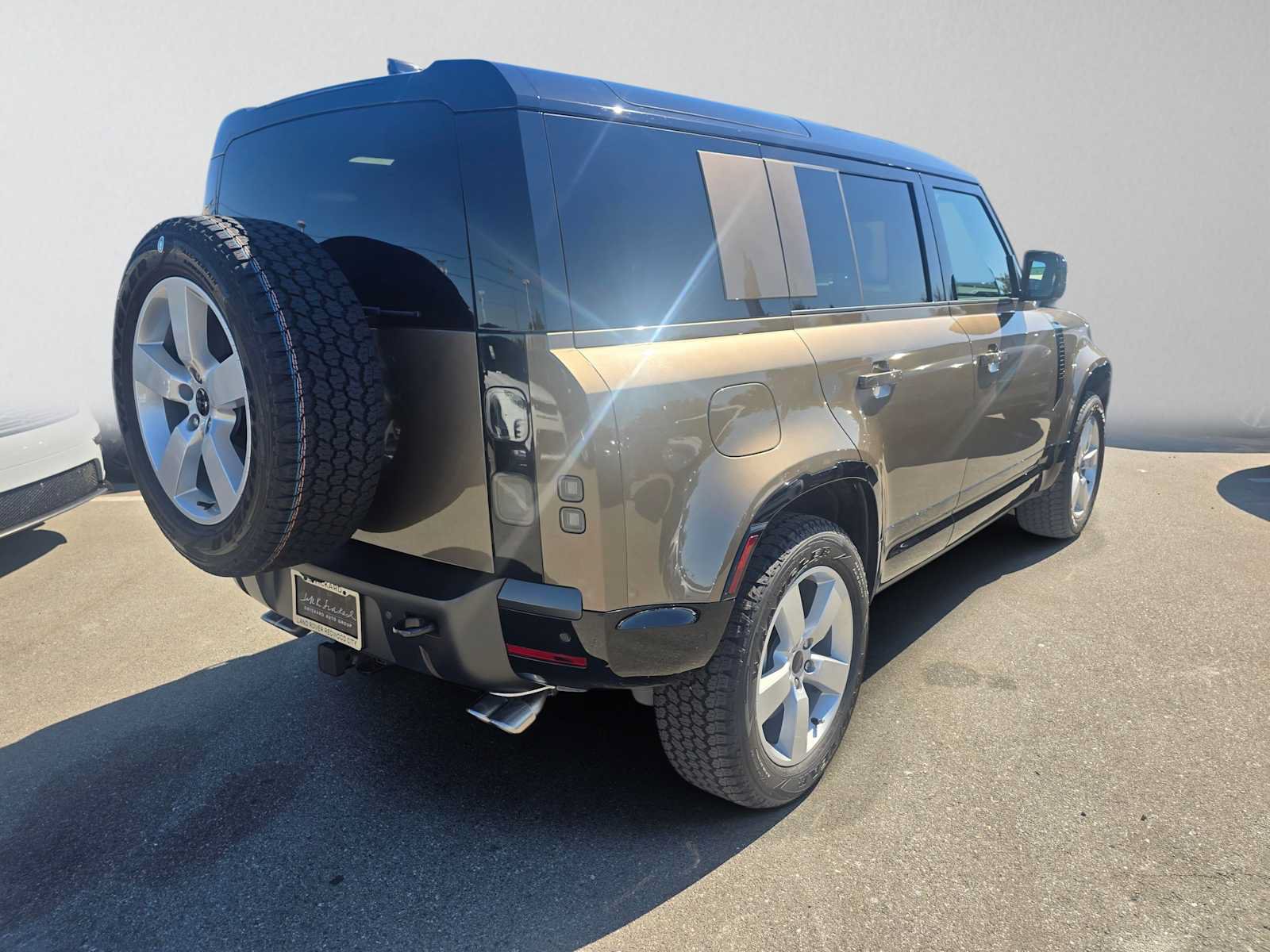 Used 2026 Land Rover Defender 110 X-Dynamic SE AWD/4WD image 5