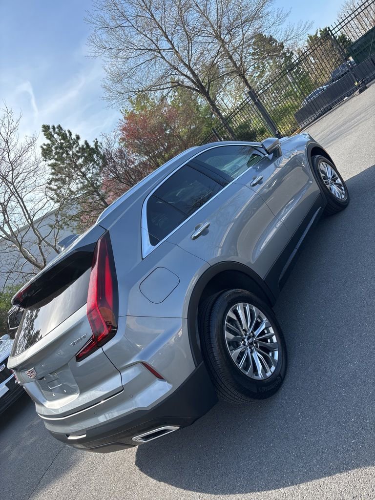 Used 2024 Cadillac XT4 Premium Luxury image 6