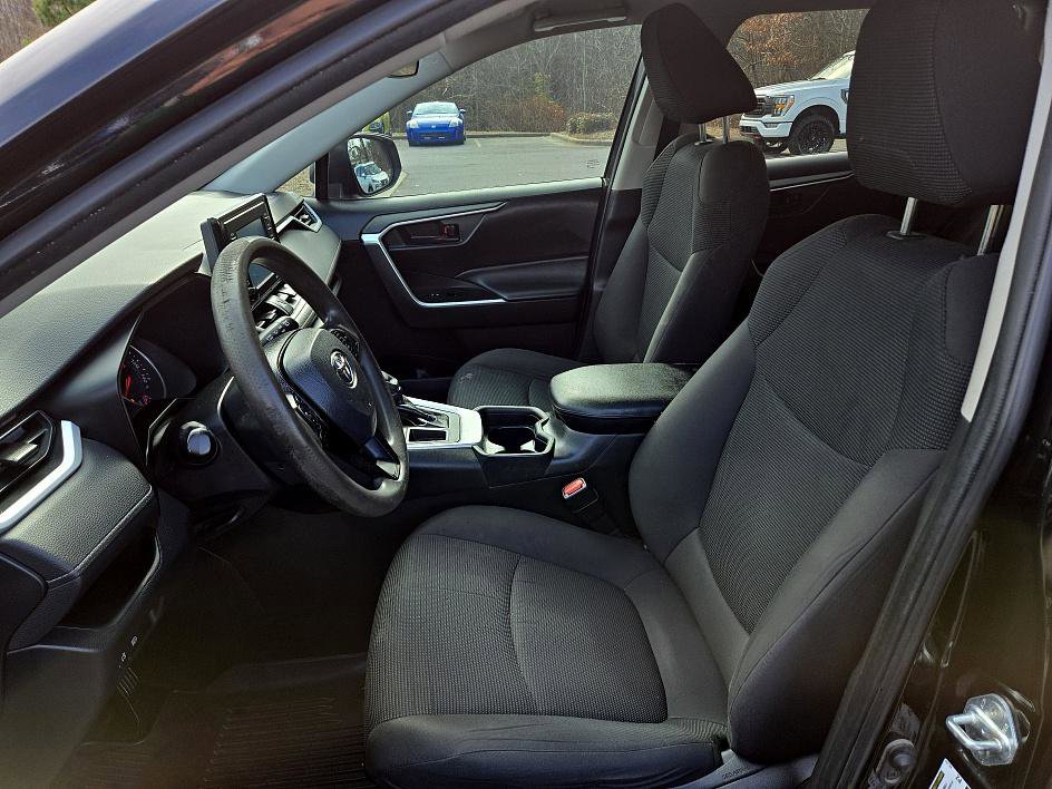 Used 2020 Toyota RAV4 LE image 11