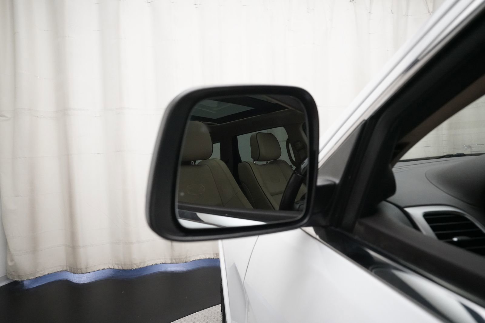 Used 2018 Jeep Grand Cherokee Overland AWD/4WD image 25