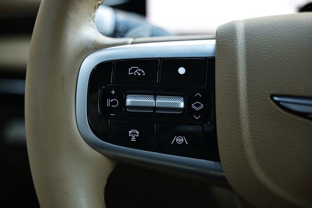 Used 2025 Genesis G80 2.5T image 32