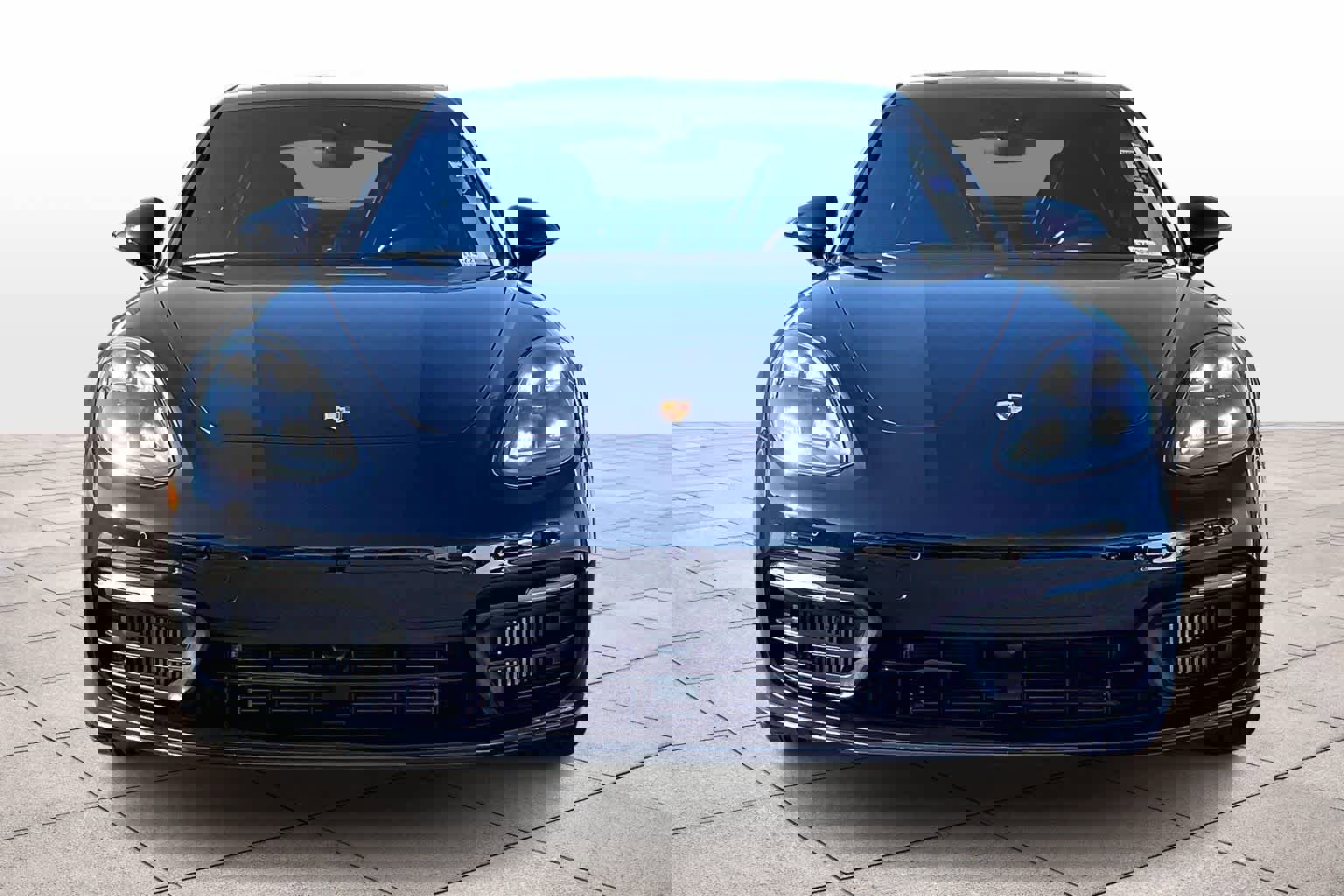 Used 2021 Porsche Panamera image 3