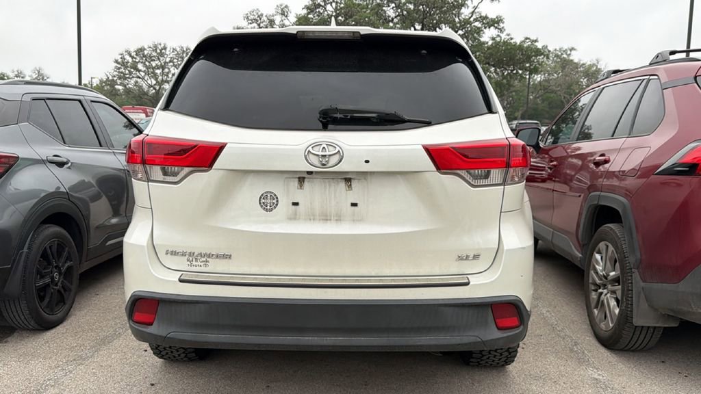 Used 2018 Toyota Highlander XLE FWD image 6