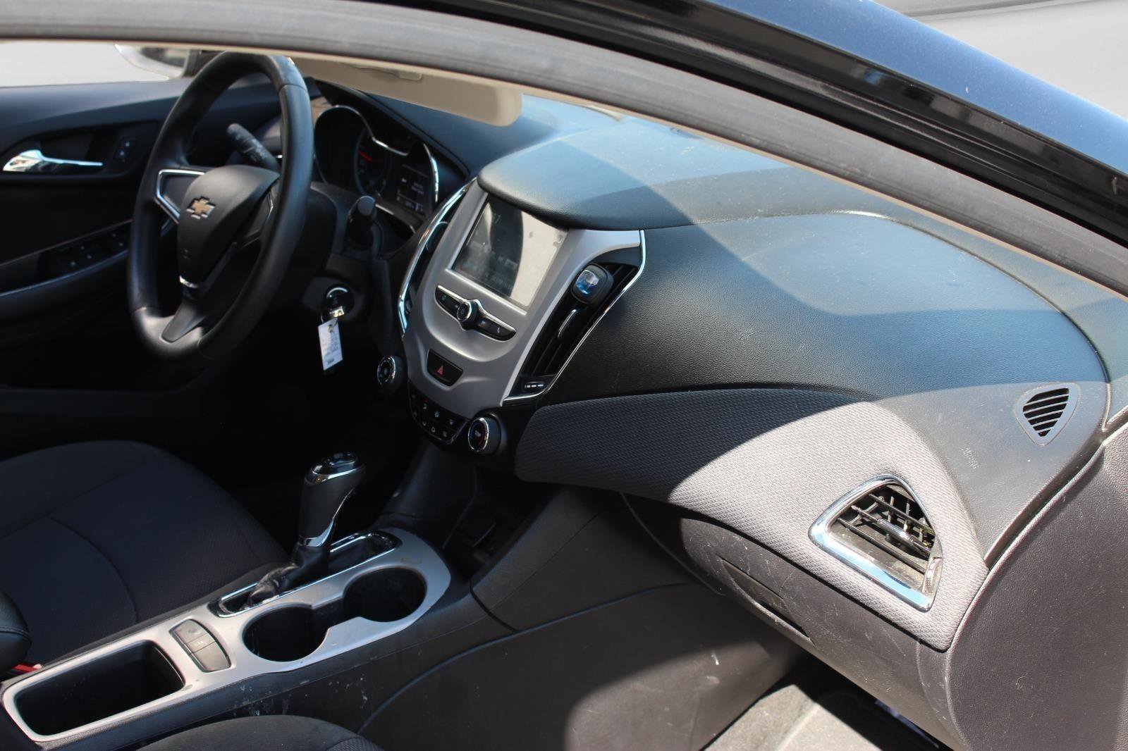 Used 2017 Chevrolet Cruze LS FWD image 15