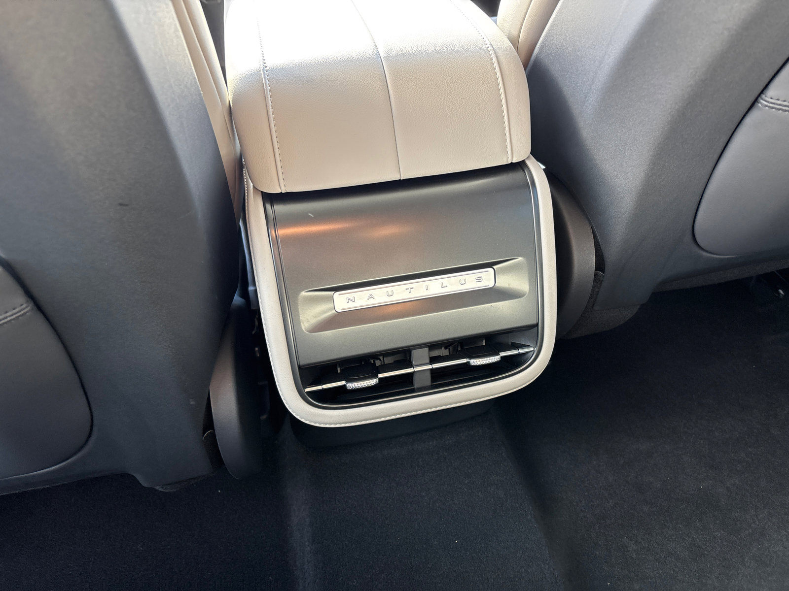 New 2026 Lincoln Nautilus Premier image 33