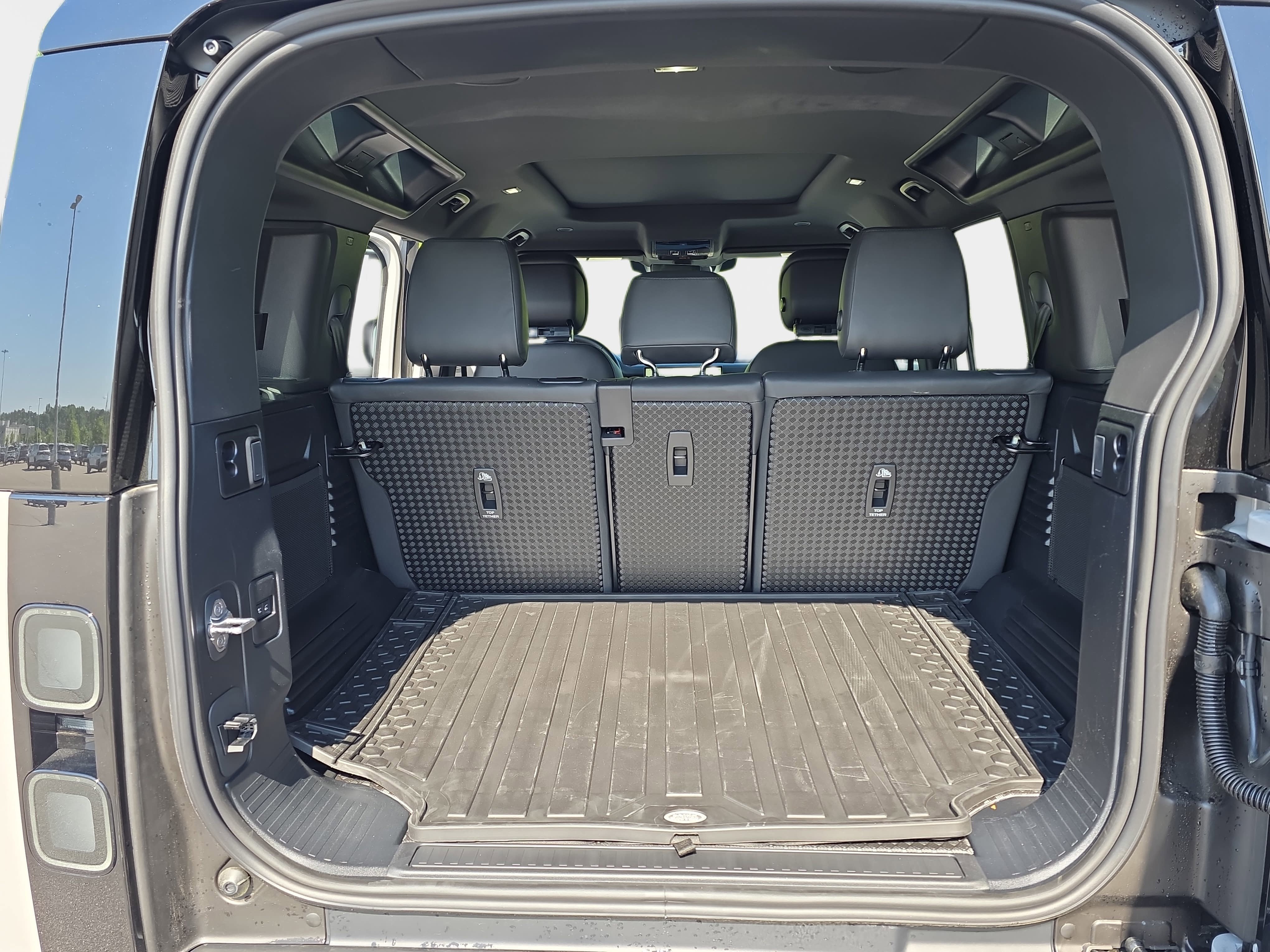 New 2026 Land Rover Defender 110 X-Dynamic SE AWD/4WD image 12