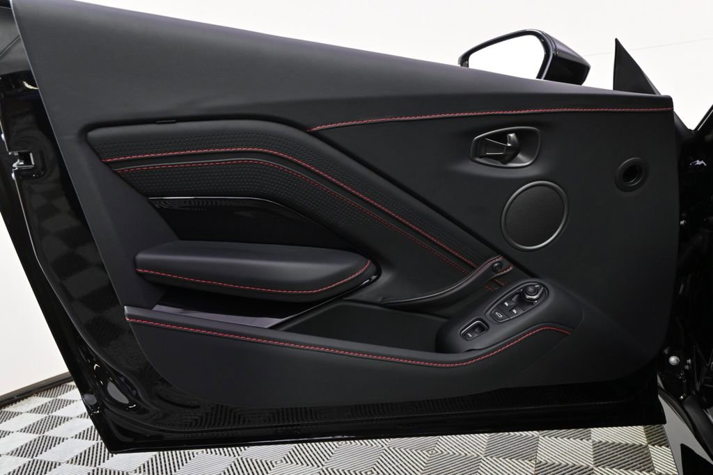 Used 2023 Aston Martin V8 Vantage Roadster RWD image 29