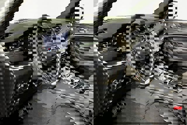 New 2025 Jeep Grand Cherokee Altitude image 8