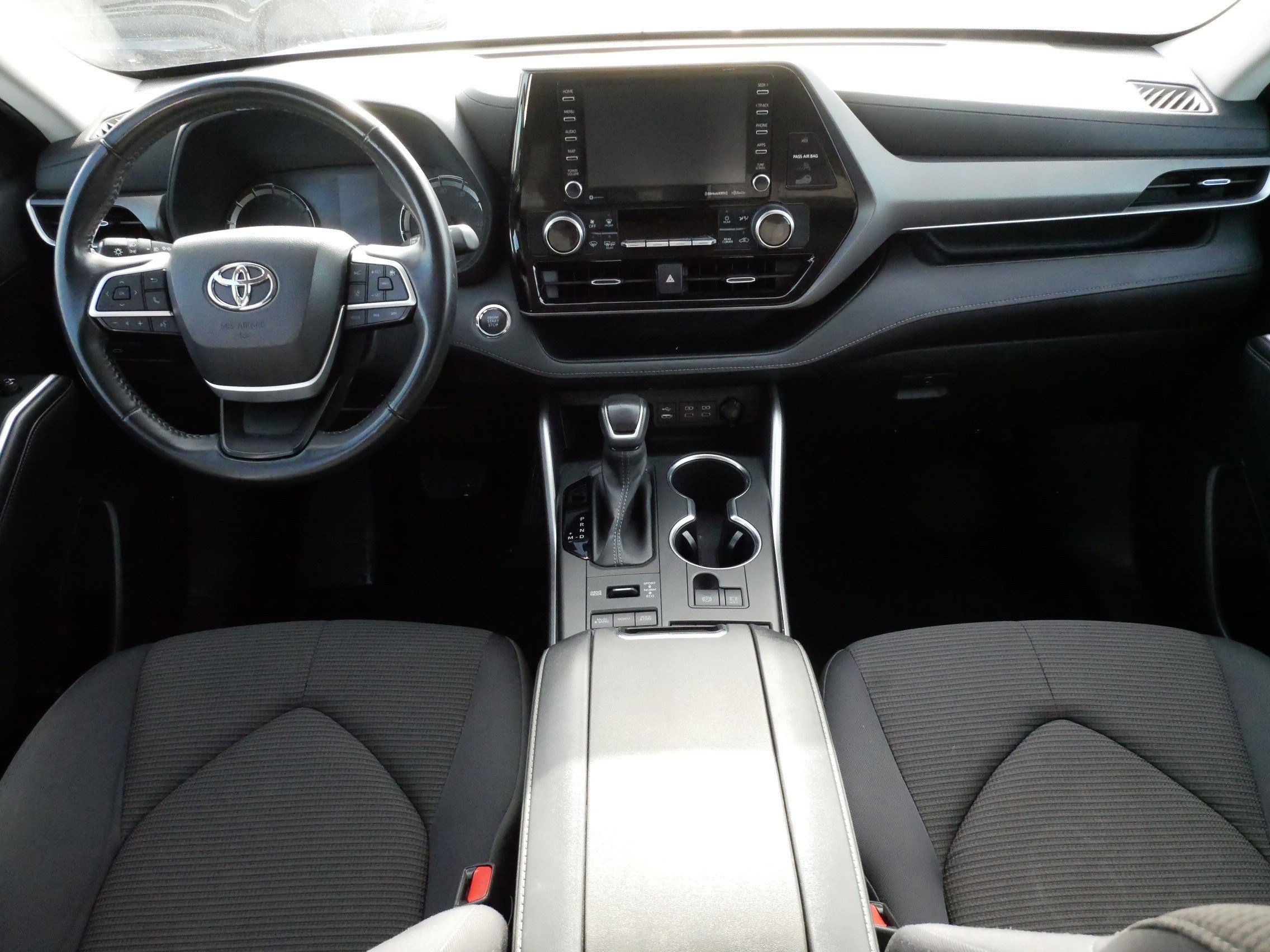 Used 2022 Toyota Highlander LE image 10
