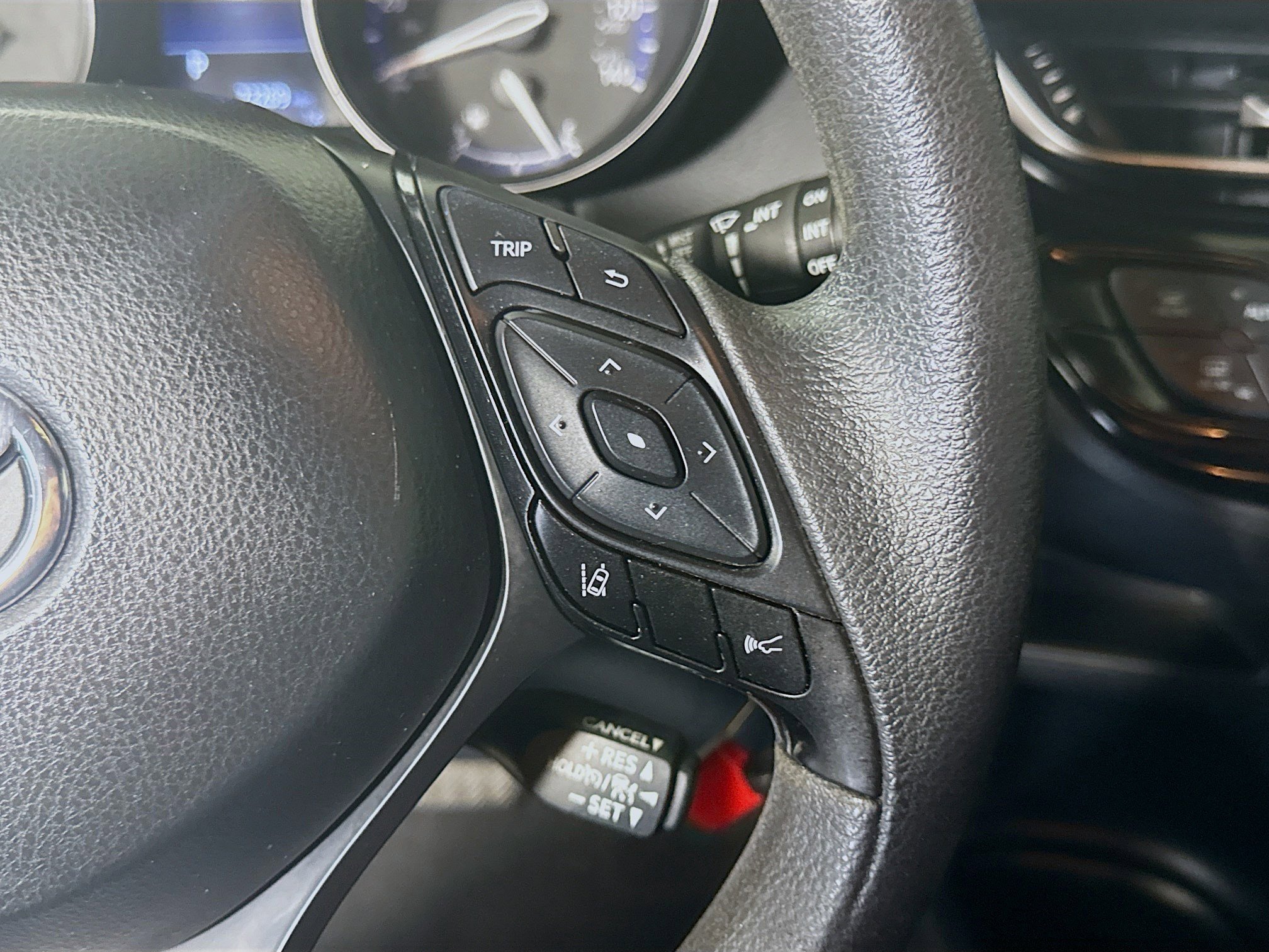 Used 2019 Toyota C-HR LE FWD image 15