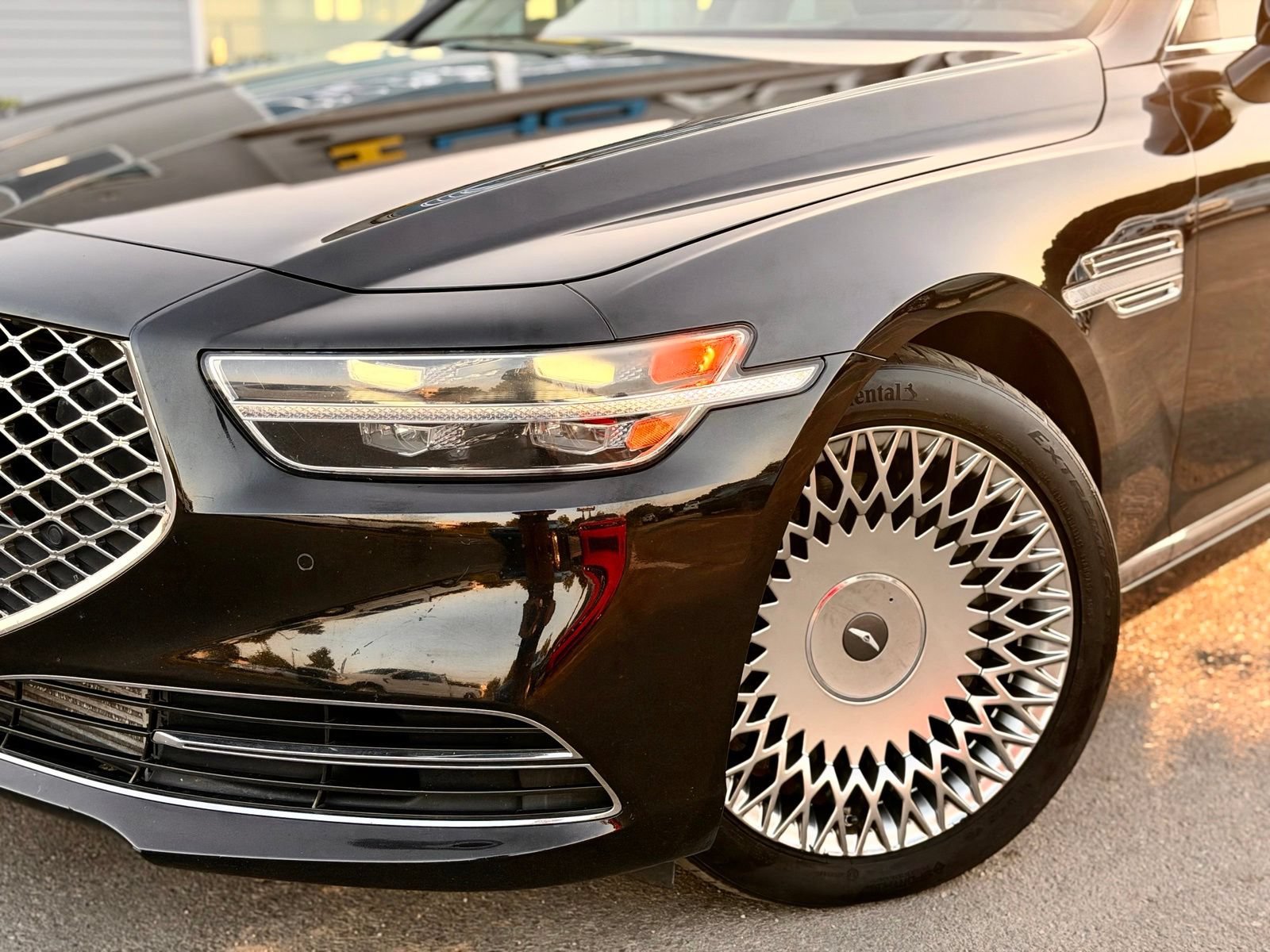 Used 2020 Genesis G90 3.3T Premium RWD image 5