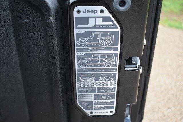 Used 2025 Jeep Wrangler Sahara 4xe AWD/4WD image 22