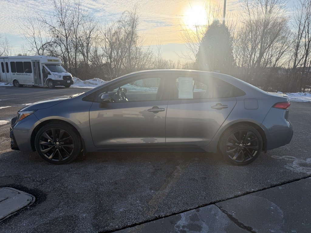 Used 2024 Toyota Corolla SE image 2