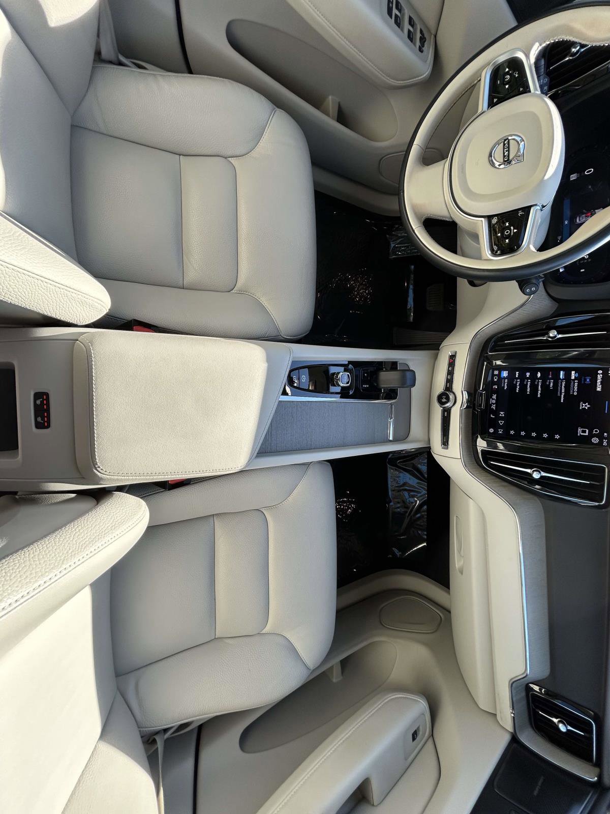 Certified 2023 Volvo XC60 B5 Plus w/ Climate Package image 13