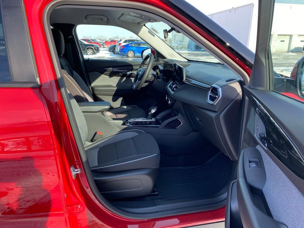 Used 2026 Chevrolet TrailBlazer LT w/ LT Cold Weather Package image 12