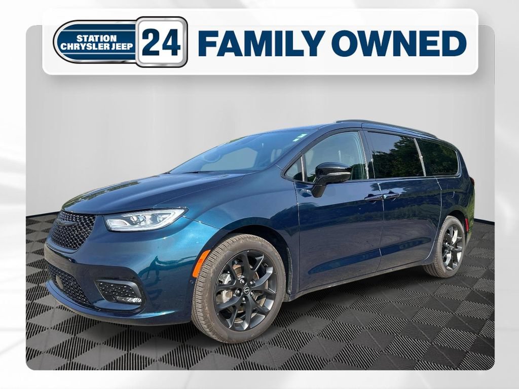 Used 2025 Chrysler Pacifica Limited FWD image 1
