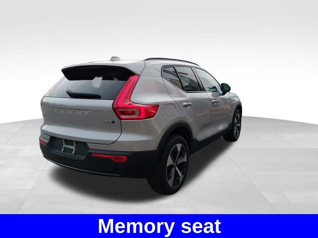Used 2024 Volvo XC40 B5 Plus image 8