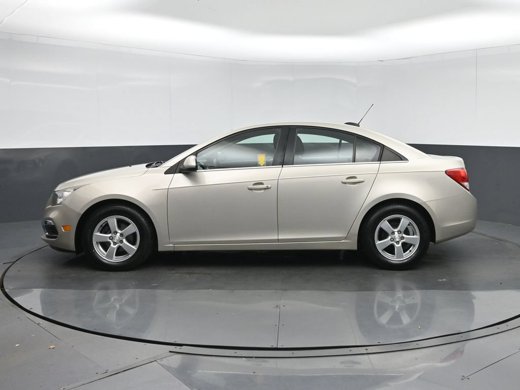 Used 2016 Chevrolet Cruze LT w/ Enhanced Safety Package FWD image 4