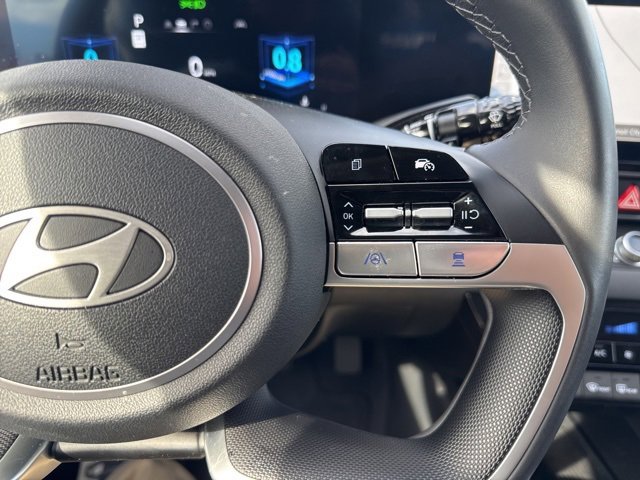 Used 2025 Hyundai Elantra SEL image 21