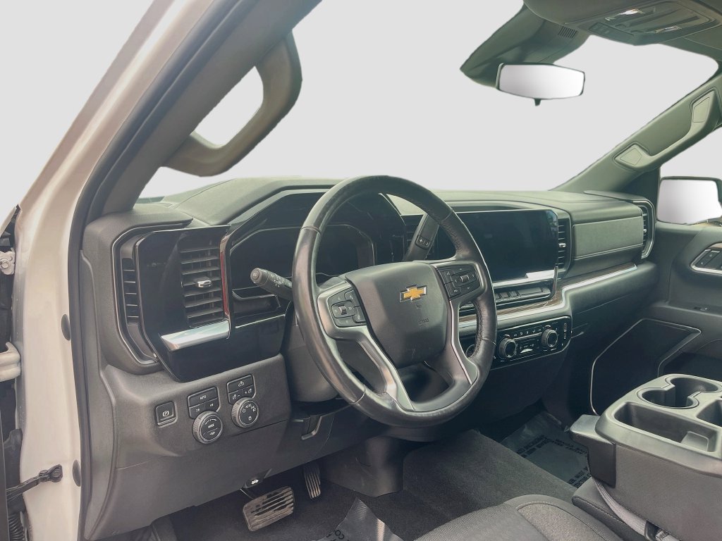 Used 2022 Chevrolet Silverado 1500 LT AWD/4WD image 9