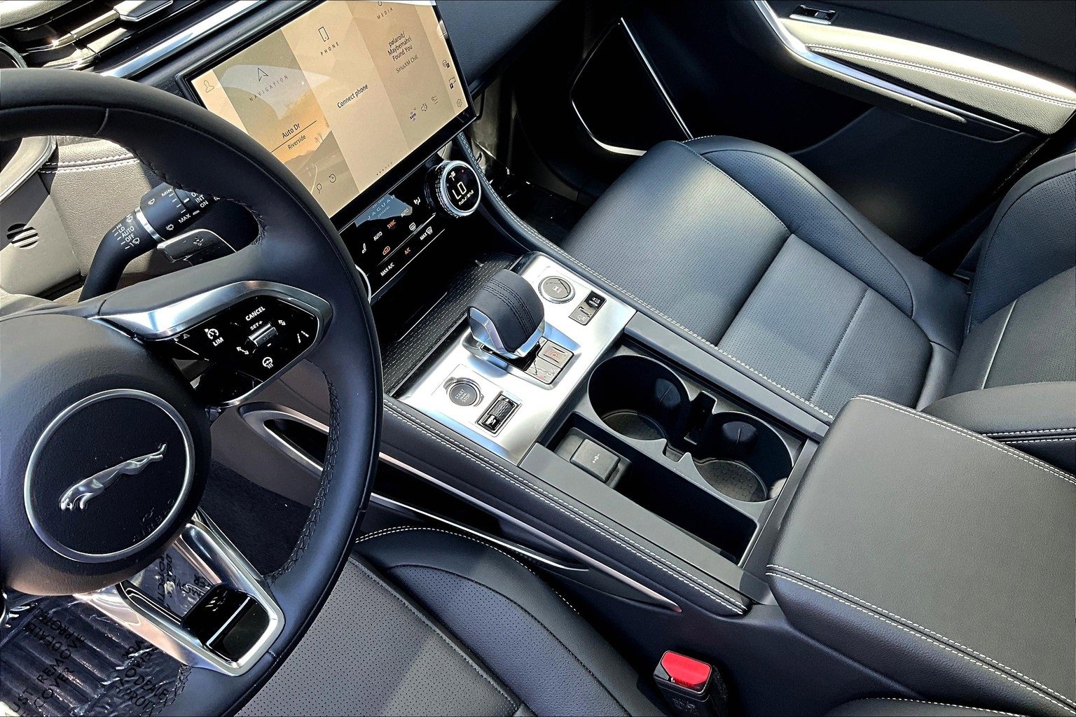 New 2026 Jaguar F-PACE R-Dynamic S image 8