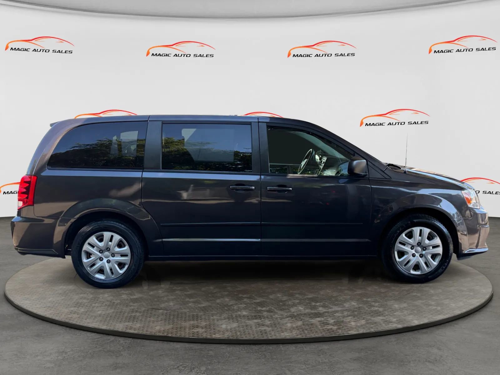 Used 2016 Dodge Grand Caravan SE w/ Quick Order Package 29E SE FWD image 6