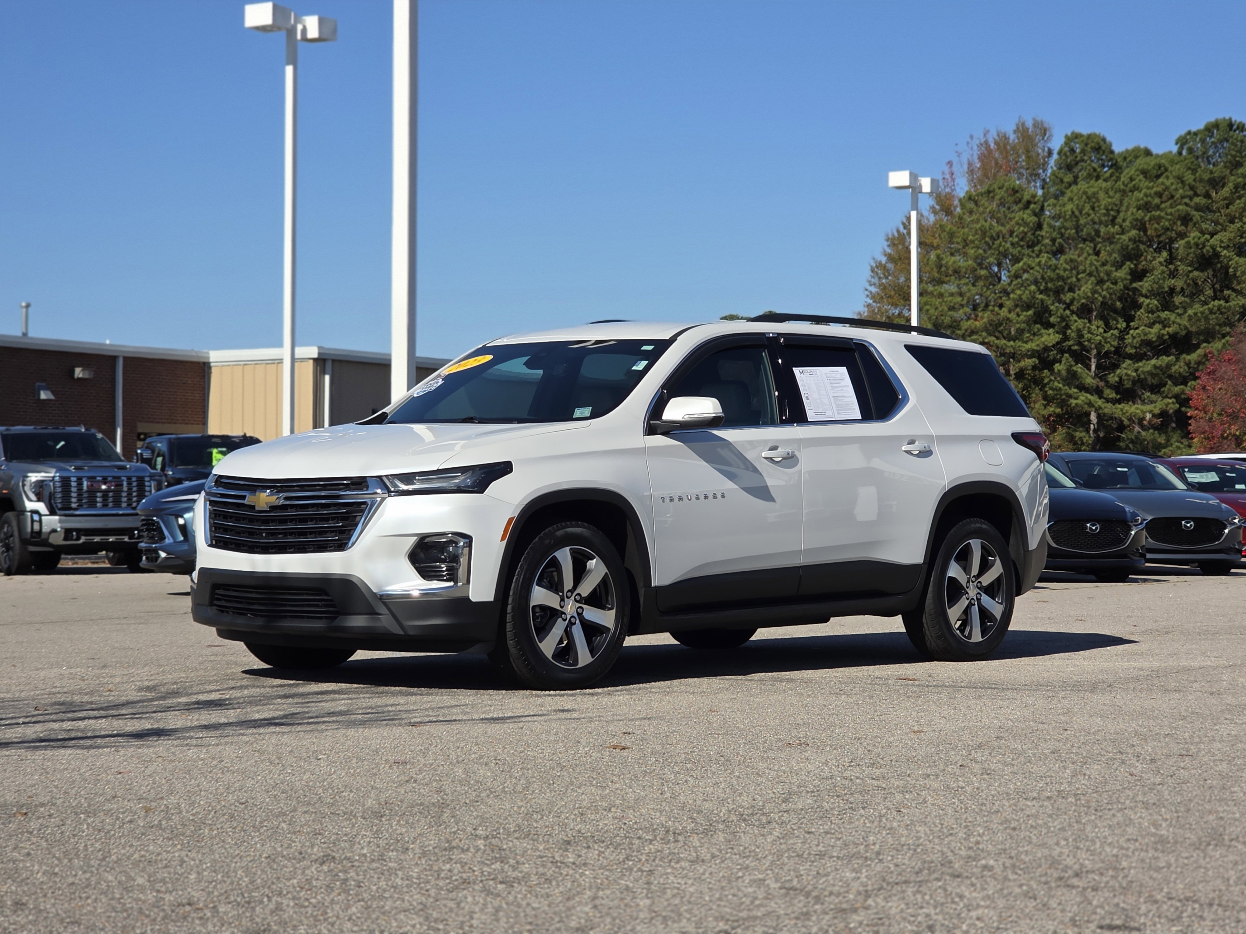 Used 2023 Chevrolet Traverse LT w/ LT Premium Package image 3