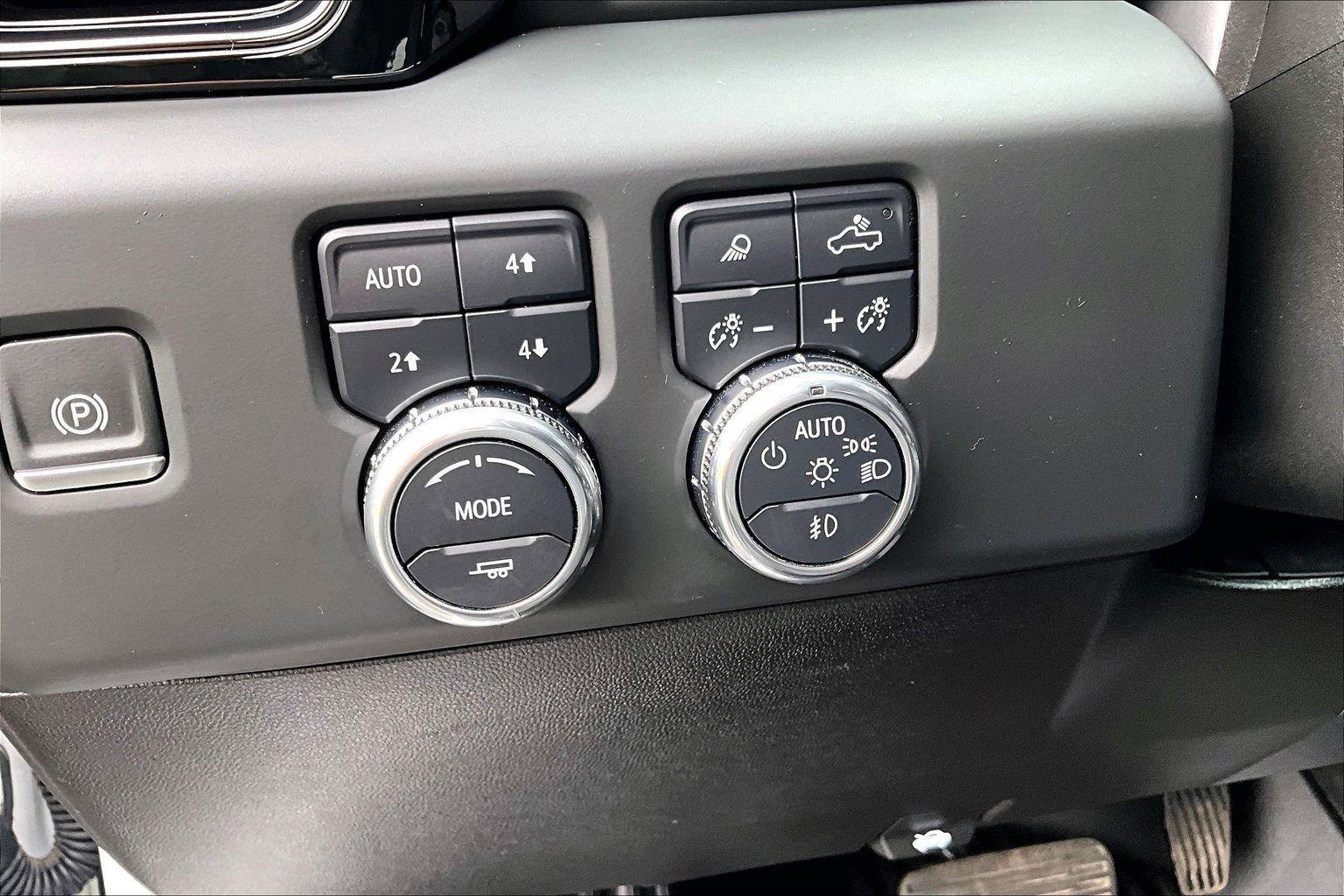 Used 2024 GMC Sierra 1500 AT4 w/ Technology Package AWD/4WD image 38