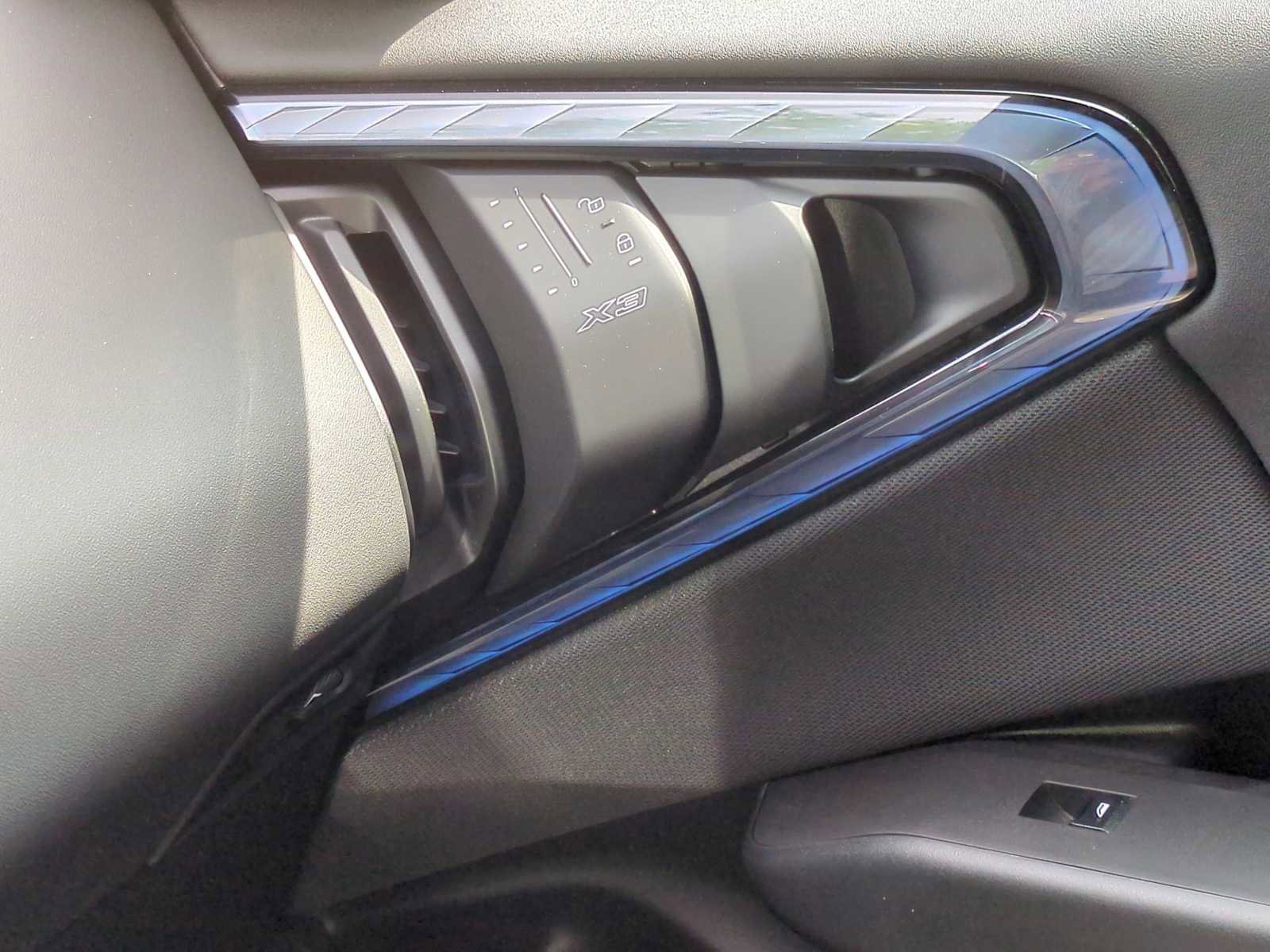 Used 2025 BMW X3 xDrive30i w/ Premium Package image 33