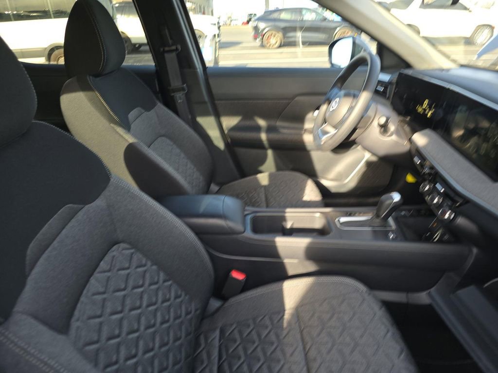 Used 2025 Nissan Kicks SV image 12