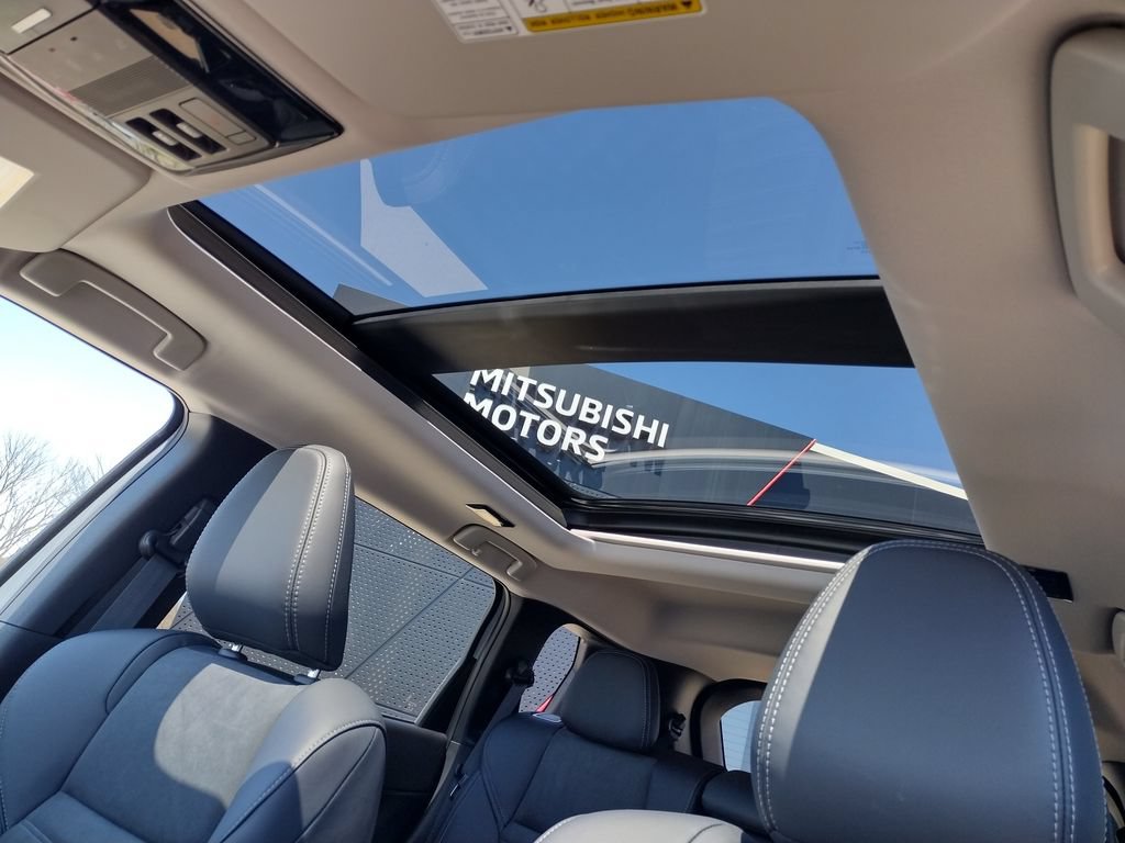New 2026 Mitsubishi Outlander SE AWD/4WD image 2