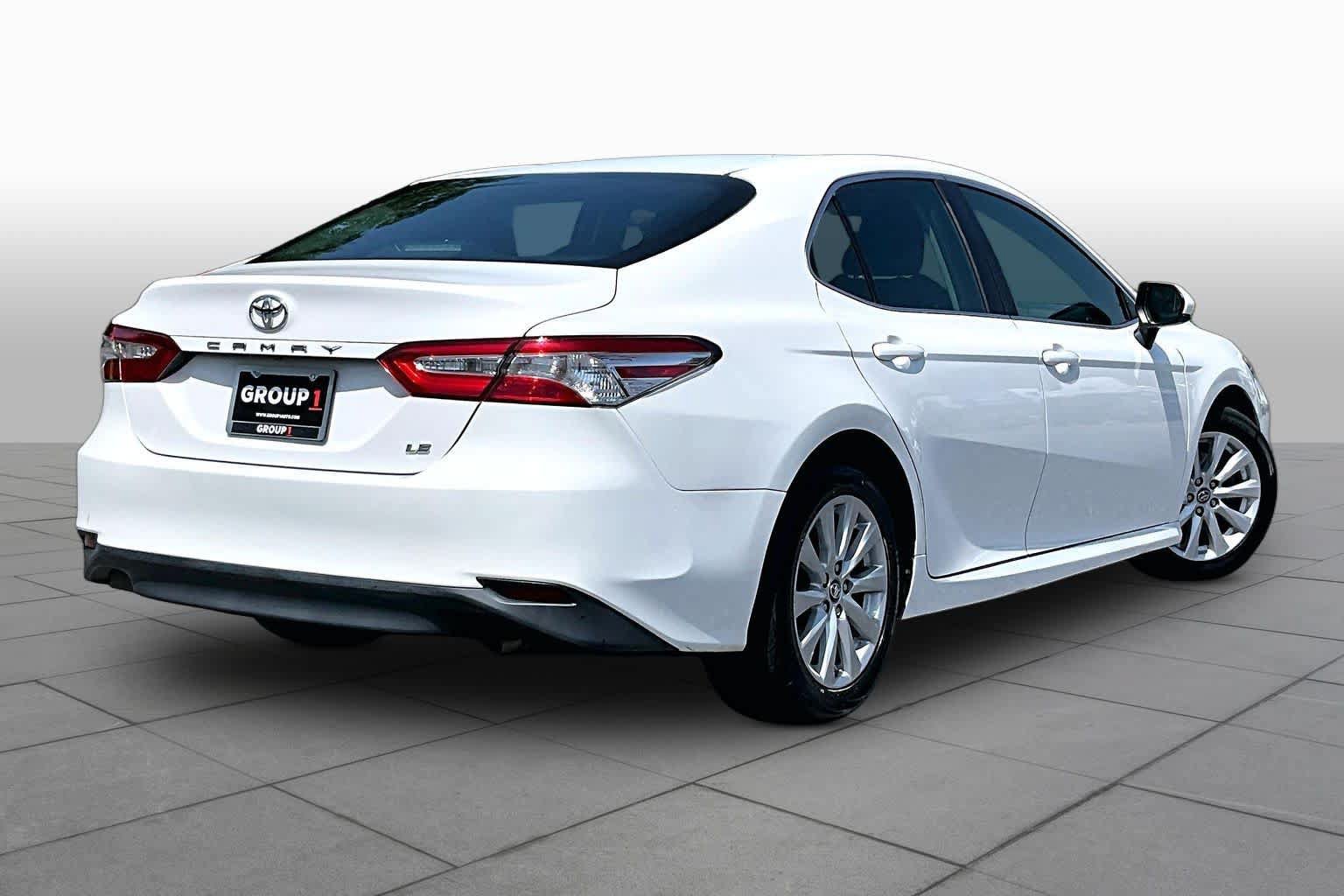 Used 2018 Toyota Camry LE FWD image 13
