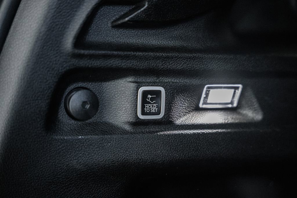 Used 2024 Jeep Grand Cherokee L Limited w/ Luxury Tech Group II image 14