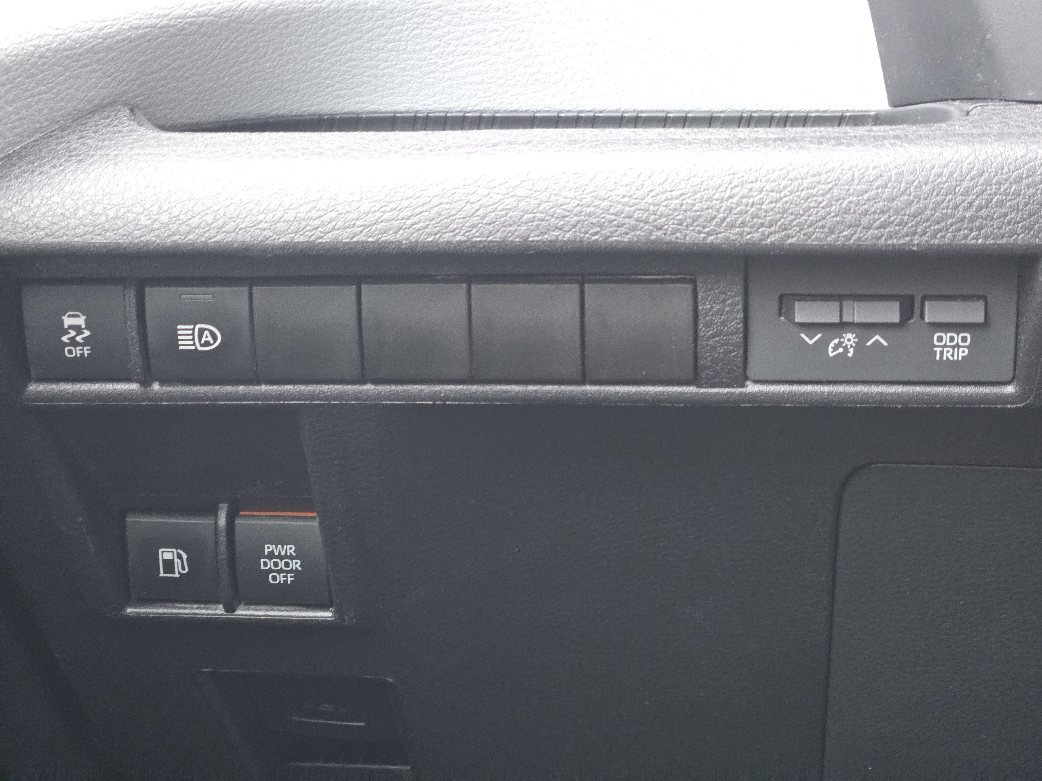 Used 2025 Toyota Sienna XLE image 25