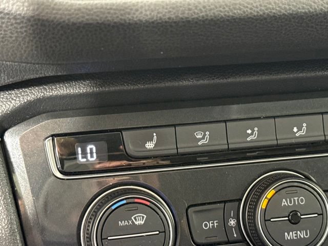 Used 2018 Volkswagen Tiguan SEL AWD/4WD image 26