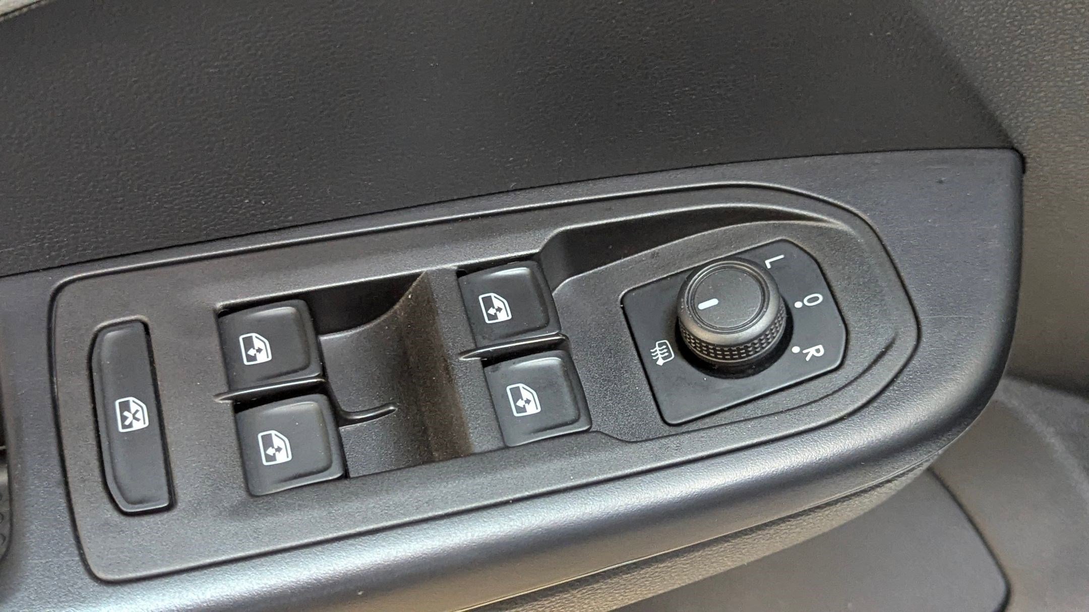 Used 2024 Volkswagen Taos SE image 13