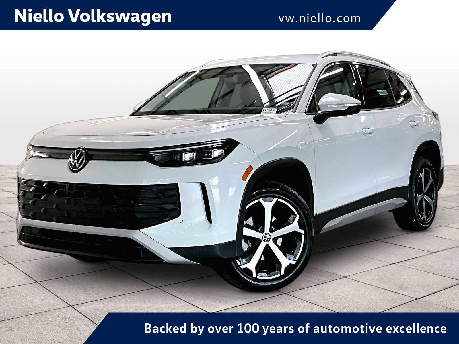 Certified 2025 Volkswagen Tiguan SE FWD image 1