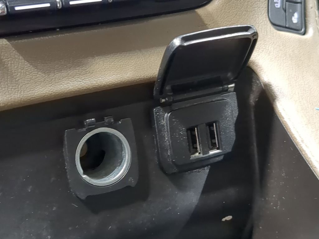 Used 2015 GMC Yukon SLT image 36