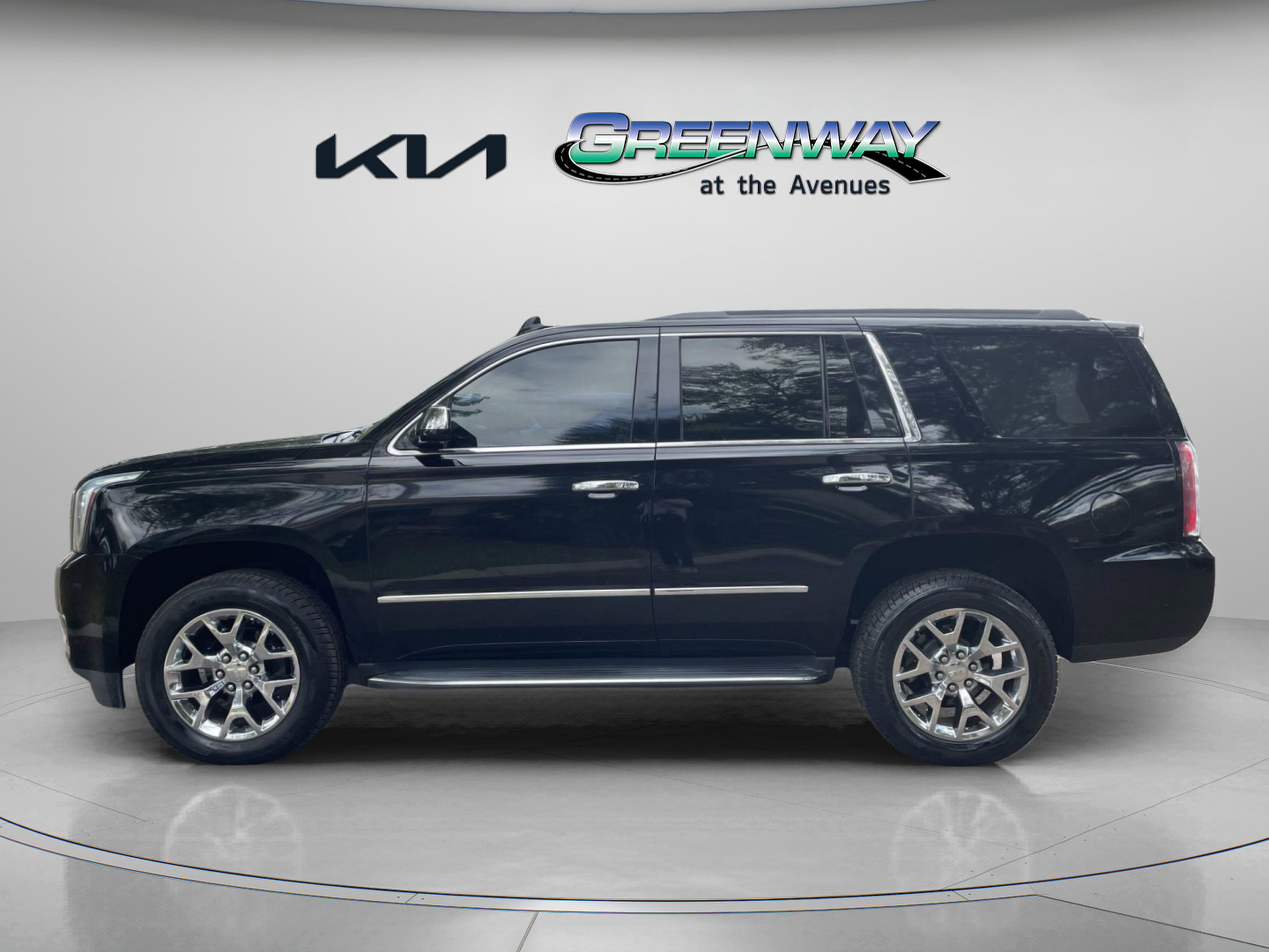 Used 2019 GMC Yukon SLT image 2