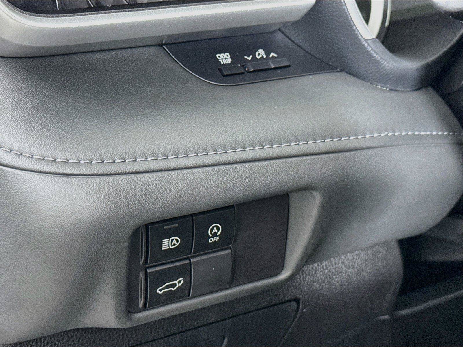 Used 2024 Toyota Highlander XLE AWD/4WD image 16