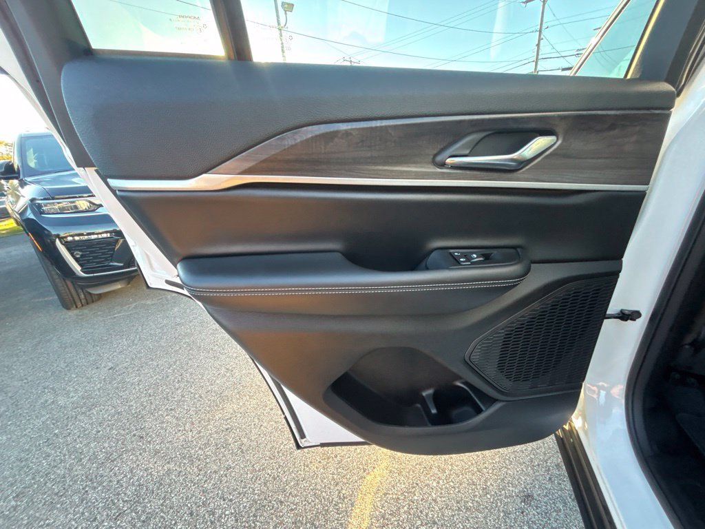 Certified 2025 Jeep Grand Cherokee Limited AWD/4WD image 21