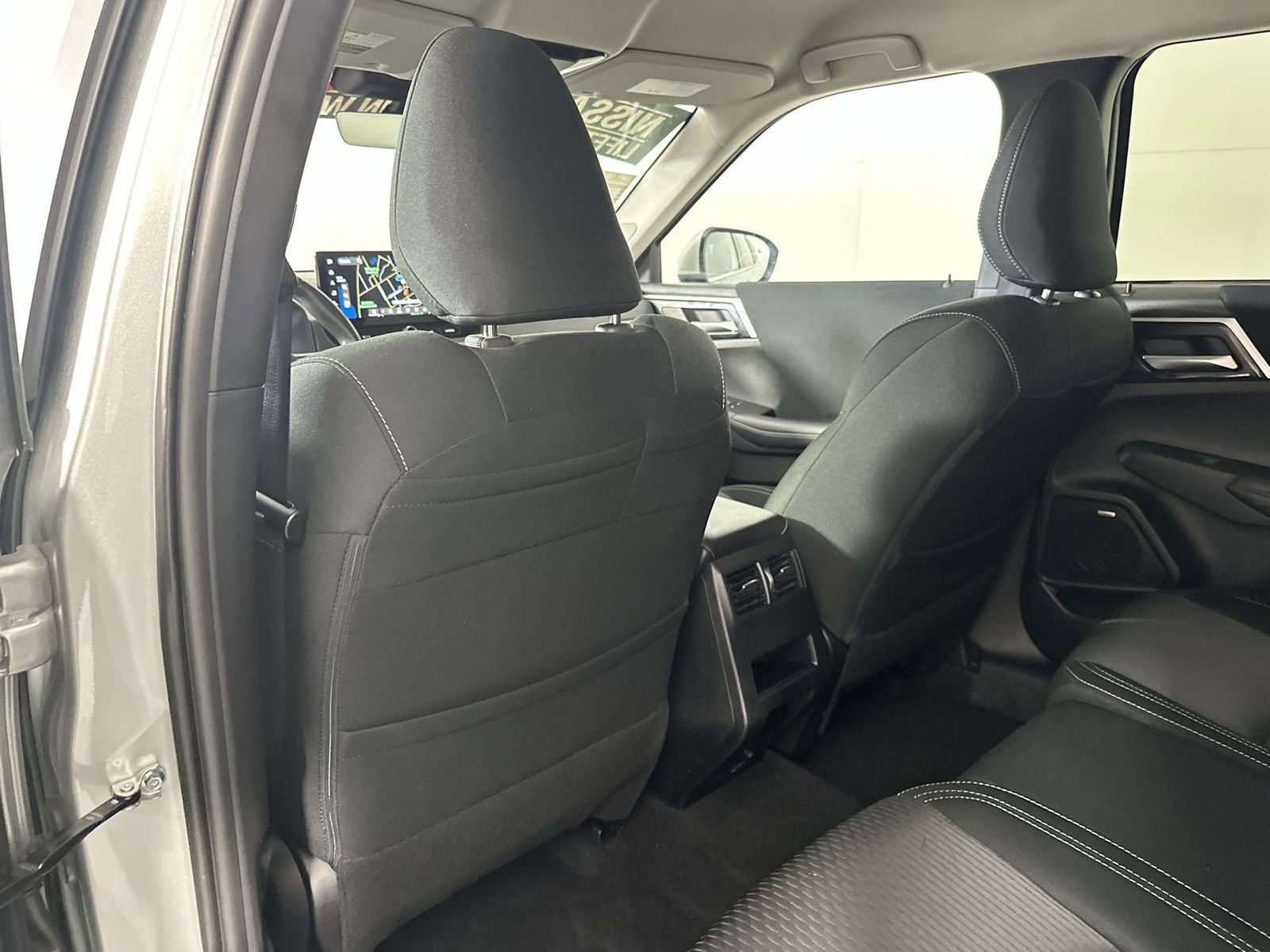 Used 2025 Mitsubishi Outlander ES image 24