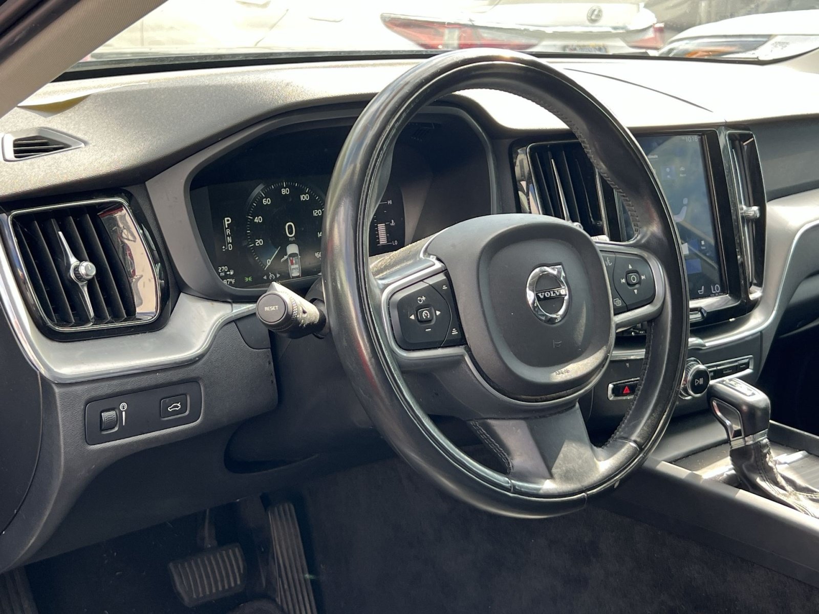 Used 2019 Volvo XC60 T5 Momentum w/ Premium Package AWD/4WD image 13