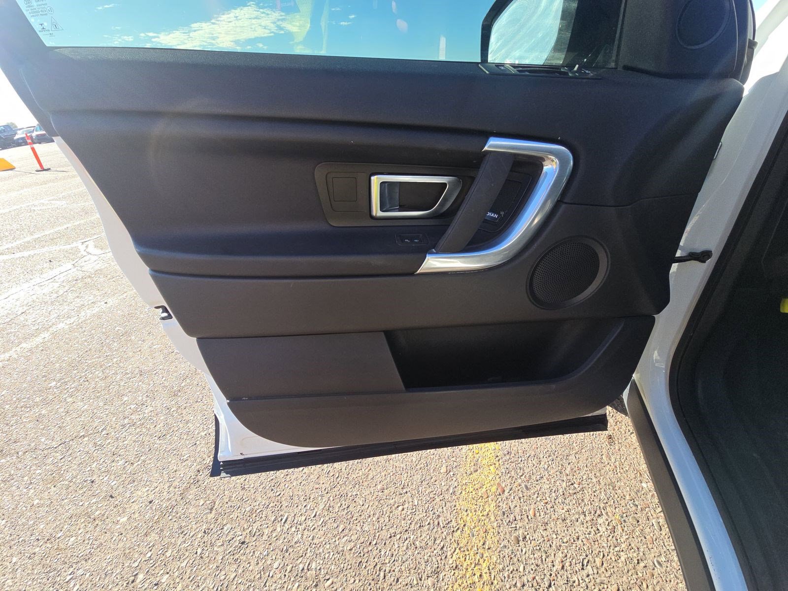 Used 2019 Land Rover Discovery Sport SE image 15