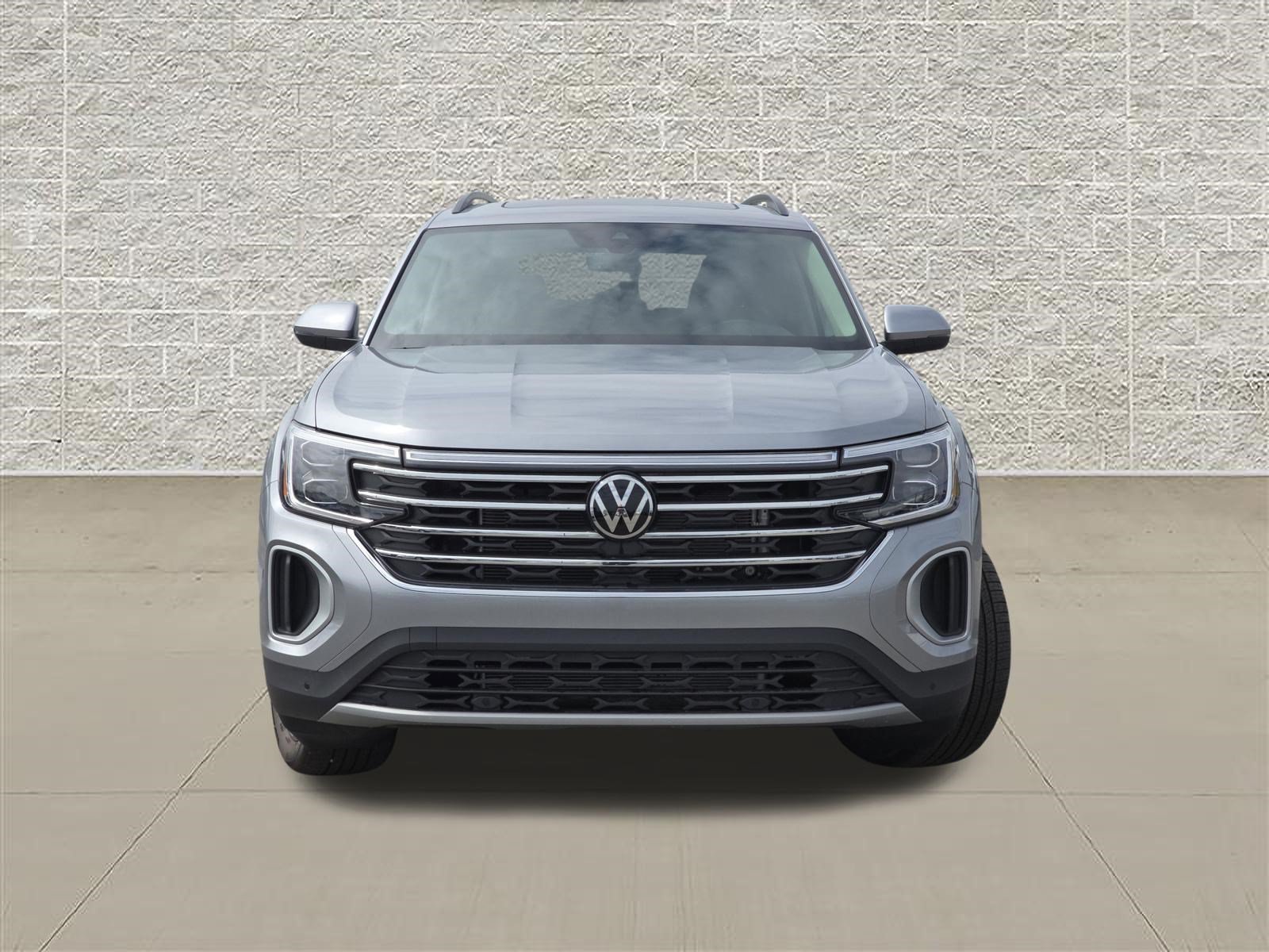 New 2026 Volkswagen Atlas SE FWD image 2