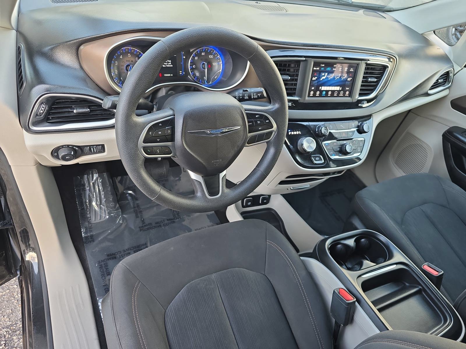 Used 2018 Chrysler Pacifica Touring Plus w/ Tire & Wheel Group FWD image 17