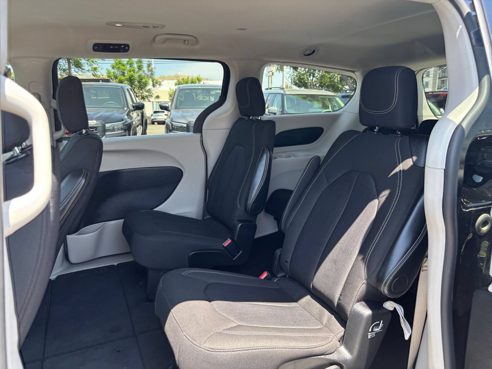 Used 2024 Chrysler Voyager LX FWD image 28