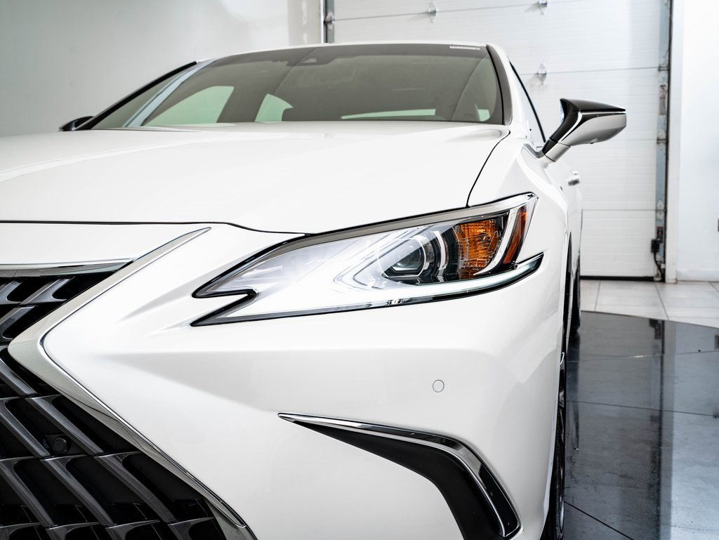 Certified 2025 Lexus ES 300h w/ Luxury Package image 15