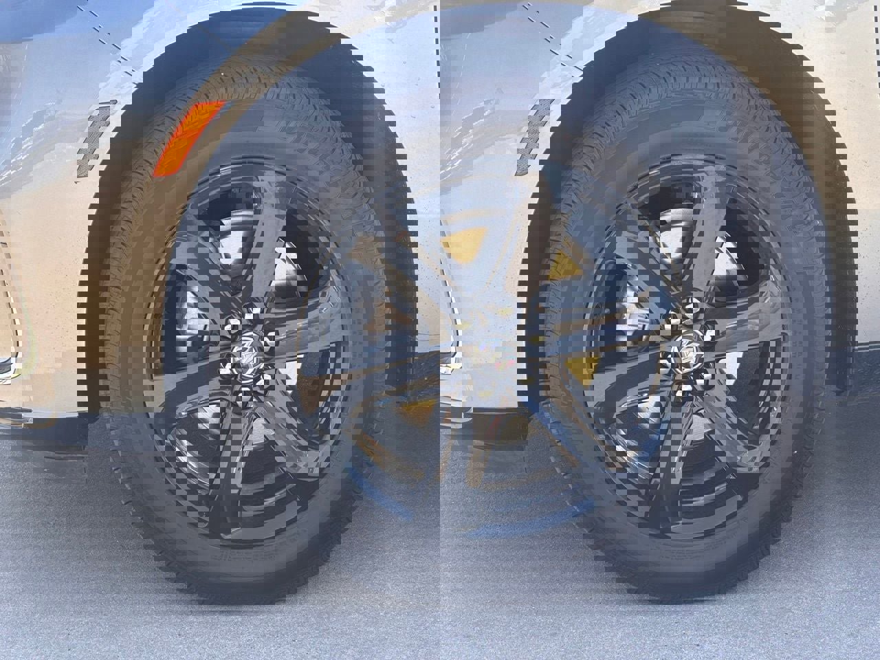 Used 2023 Buick Enclave Essence w/ Sport Touring Edition image 9